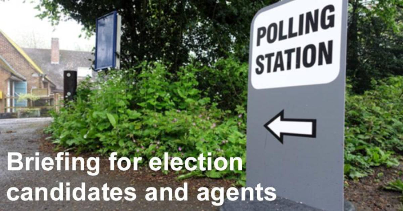 polling station sign pointing to a building